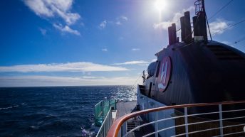 Statek 14 344x193 - W drodze na Antarktydę - Falklandy